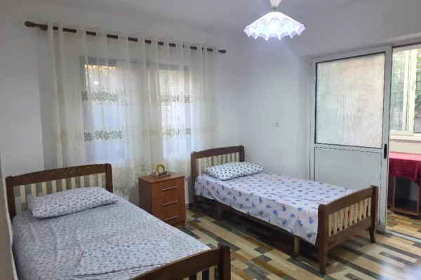 Shtepi me qera Apartament ne Tirane, 2+1, Mobilimi E mobiluar, Pagesa 50,000  Leke.