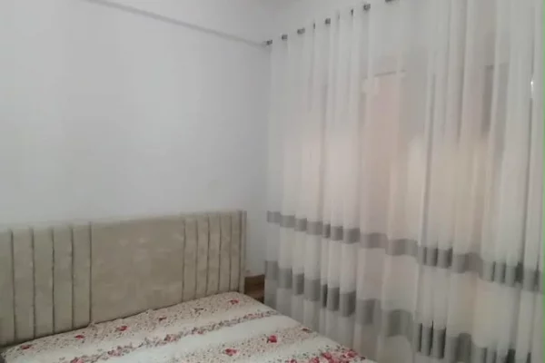 Shtepi me qera Apartament ne Tirane, 1+1, Mobilimi E mobiluar, Pagesa 450  Euro.