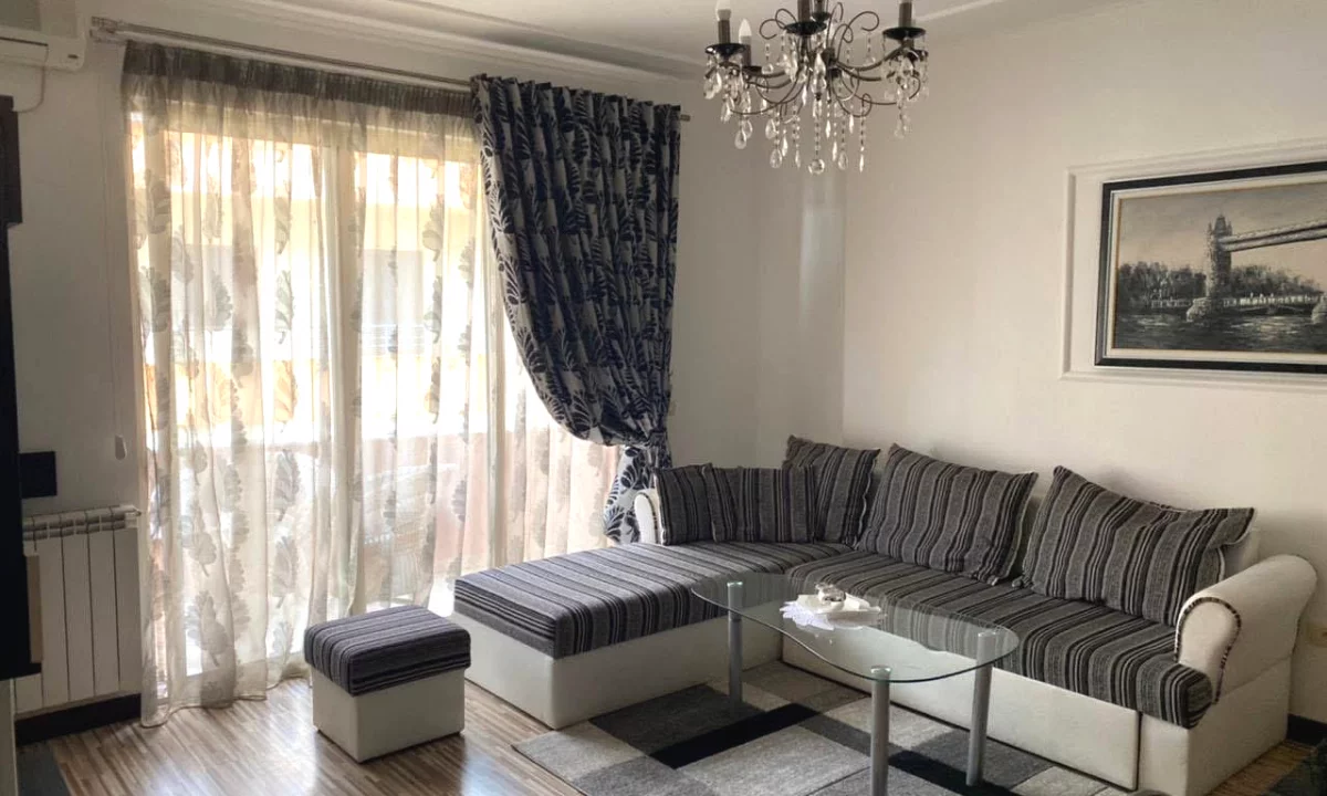 Shtepi me qera Apartament ne Tirane, 2+1, Mobilimi E mobiluar, Pagesa 600  Euro.