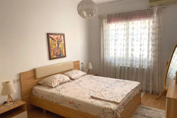 Shtepi me qera Apartament ne Tirane, 2+1, Mobilimi E mobiluar, Pagesa 600  Euro.