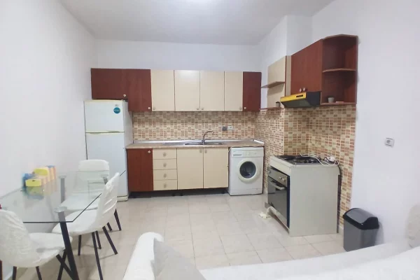 Shtepi me qera Apartament ne Tirane, 2+1, Mobilimi E mobiluar, Pagesa 52,000  Leke.