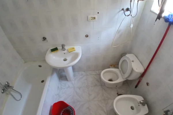 Shtepi me qera Apartament ne Tirane, 2+1, Mobilimi E mobiluar, Pagesa 60,000  Leke.