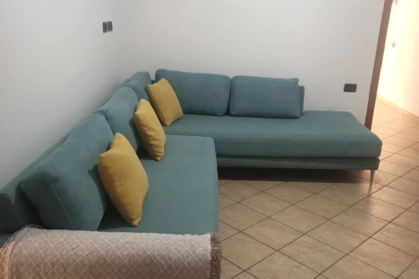 Shtepi me qera Shtepi Private ne Tirane, 2+1, Mobilimi E mobiluar, Pagesa 40,000  Leke.