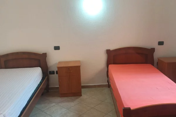 Shtepi me qera Shtepi Private ne Tirane, 2+1, Mobilimi E mobiluar, Pagesa 40,000  Leke.