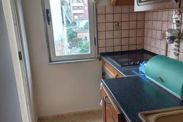 Shtepi me qera Apartament ne Tirane, 2+1, Mobilimi E mobiluar, Pagesa 60,000  Leke.