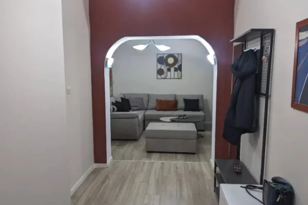 Shtepi me qera Apartament ne Tirane, 2+1, Mobilimi E mobiluar, Pagesa 63,000  Leke.