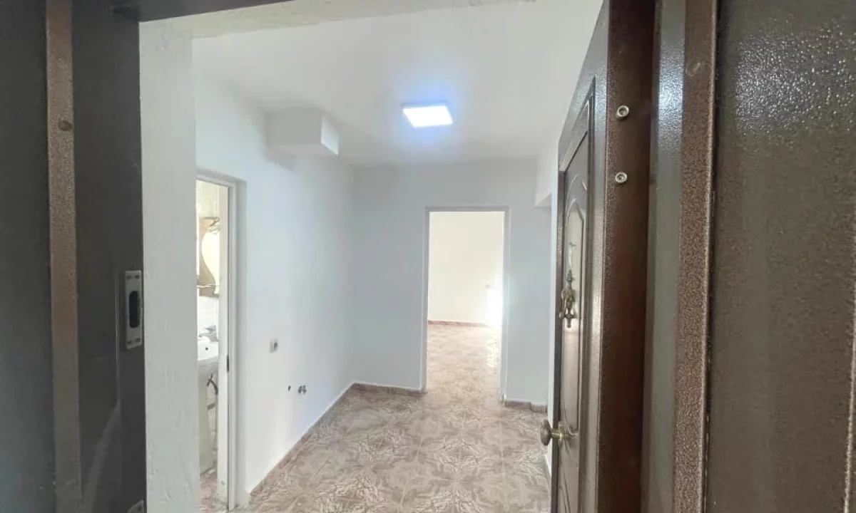 Shtepi me qera Apartament ne Tirane, 2+1, Mobilimi Bosh, pa mobiluar, Pagesa 50,000  Leke.