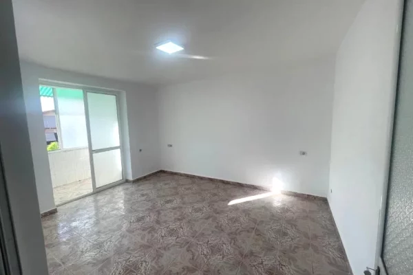 Shtepi me qera Apartament ne Tirane, 2+1, Mobilimi Bosh, pa mobiluar, Pagesa 50,000  Leke.