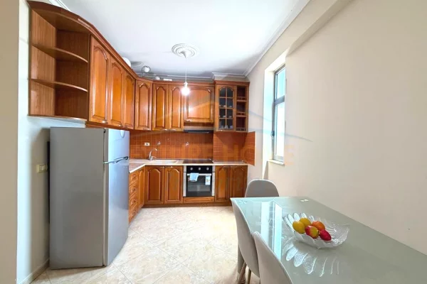 Shtepi me qera Apartament ne Tirane, 1+1, Mobilimi E mobiluar, Pagesa 50,000  Leke.