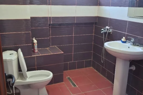 Shtepi me qera Shtepi Private ne Tirane, 2+1, Mobilimi E mobiluar, Pagesa 480  Euro.