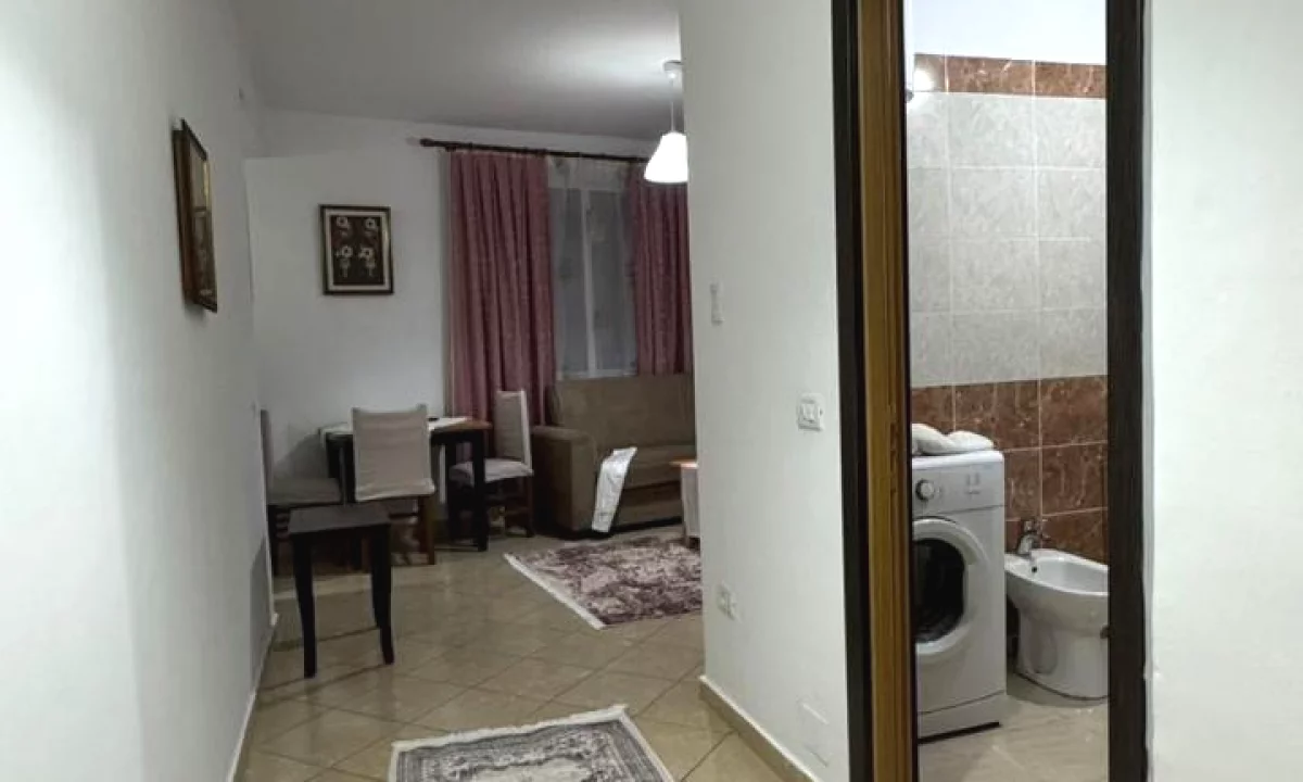 Shtepi me qera Apartament ne Tirane, 1+1, Mobilimi E mobiluar, Pagesa 40,000  Leke.