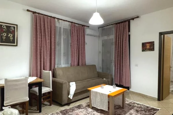 Shtepi me qera Apartament ne Tirane, 1+1, Mobilimi E mobiluar, Pagesa 40,000  Leke.