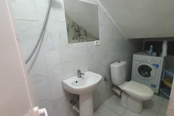 Shtepi me qera Apartament ne Tirane, 1+1, Mobilimi E mobiluar, Pagesa 45,000  Leke.