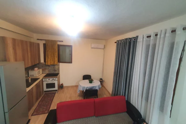 Shtepi me qera Apartament ne Tirane, 1+1, Mobilimi E mobiluar, Pagesa 45,000  Leke.