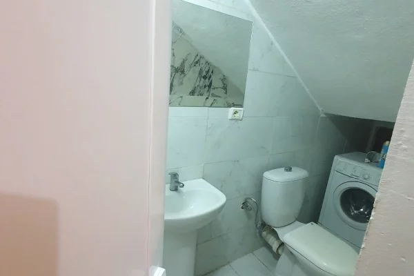 Shtepi me qera Apartament ne Tirane, 1+1, Mobilimi E mobiluar, Pagesa 45,000  Leke.