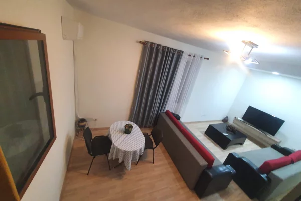 Shtepi me qera Apartament ne Tirane, 1+1, Mobilimi E mobiluar, Pagesa 45,000  Leke.