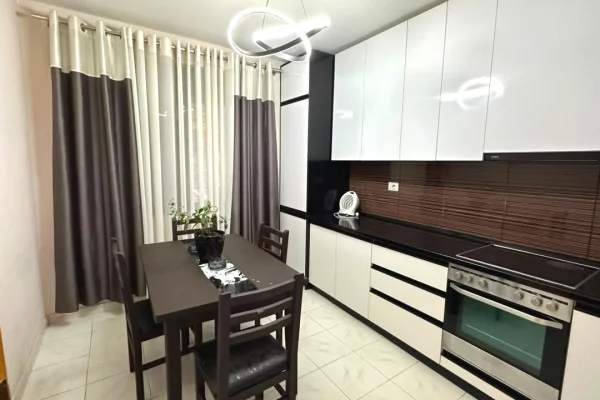 Shtepi me qera Apartament ne Tirane, 1+1, Mobilimi E mobiluar, Pagesa 60,000  Leke.