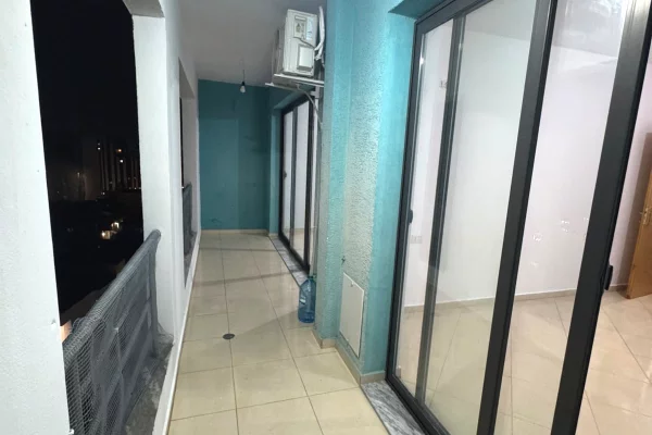 Jepet Me Qera Apartament 1+1+1 Ballkon, Astir