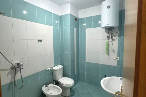 Shtepi me qera Apartament ne Tirane, 1+1, Mobilimi Bosh, pa mobiluar, Pagesa 32,000  Leke.