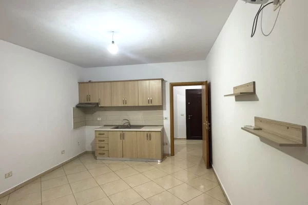 Shtepi me qera Apartament ne Tirane, 1+1, Mobilimi Bosh, pa mobiluar, Pagesa 32,000  Leke.