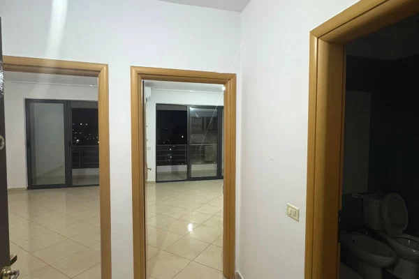 Shtepi me qera Apartament ne Tirane, 1+1, Mobilimi Bosh, pa mobiluar, Pagesa 32,000  Leke.