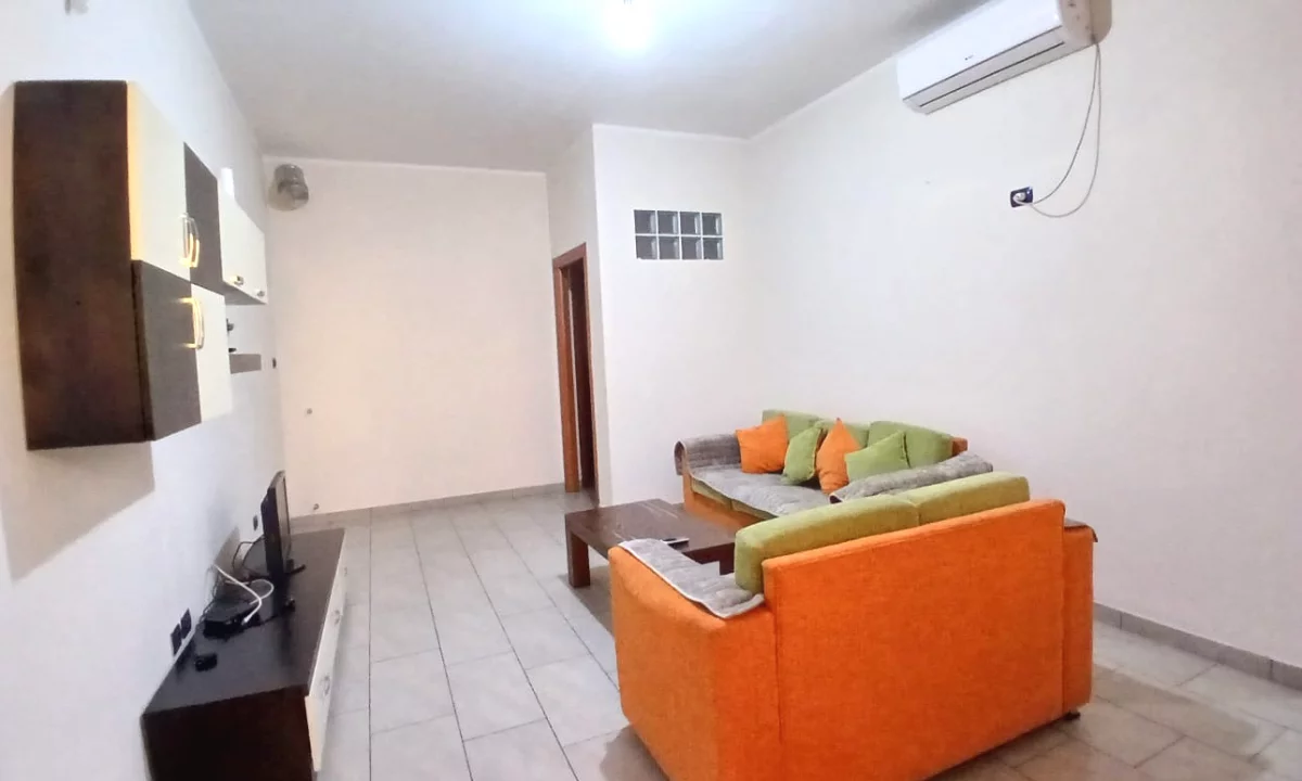 Shtepi me qera Shtepi Private ne Tirane, 2+1, Mobilimi E mobiluar, Pagesa 50,000  Leke.