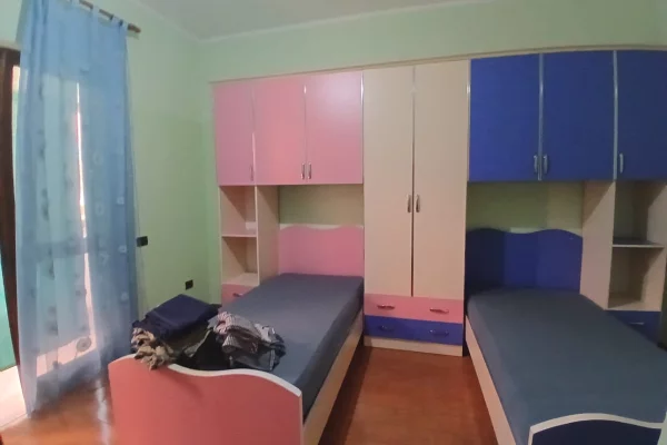 Shtepi me qera Shtepi Private ne Tirane, 2+1, Mobilimi E mobiluar, Pagesa 50,000  Leke.