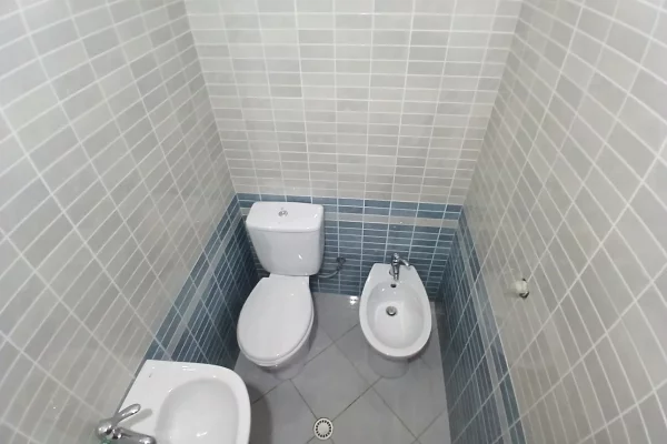 Shtepi me qera Shtepi Private ne Tirane, 2+1, Mobilimi E mobiluar, Pagesa 50,000  Leke.