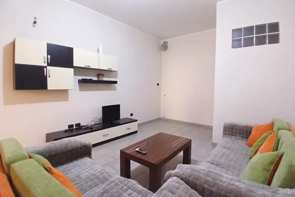 Shtepi me qera Shtepi Private ne Tirane, 2+1, Mobilimi E mobiluar, Pagesa 50,000  Leke.