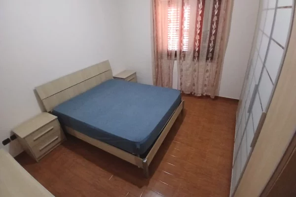 Shtepi me qera Shtepi Private ne Tirane, 2+1, Mobilimi E mobiluar, Pagesa 50,000  Leke.