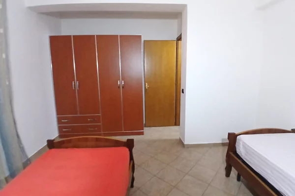 Shtepi me qera Shtepi Private ne Tirane, 2+1, Mobilimi E mobiluar, Pagesa 40,000  Leke.