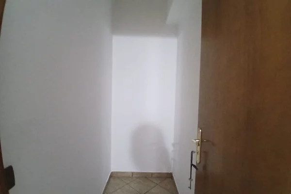 Shtepi me qera Shtepi Private ne Tirane, 2+1, Mobilimi E mobiluar, Pagesa 40,000  Leke.