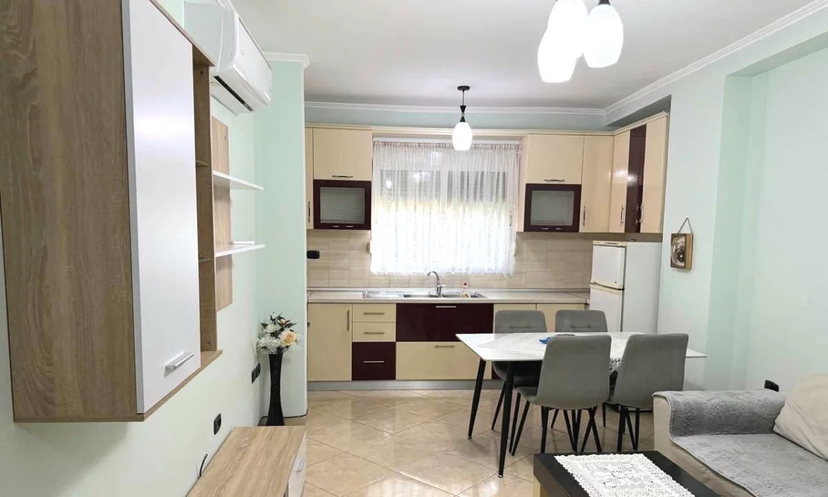 Shtepi me qera Apartament ne Tirane, 2+1, Mobilimi E mobiluar, Pagesa 50,000  Leke.