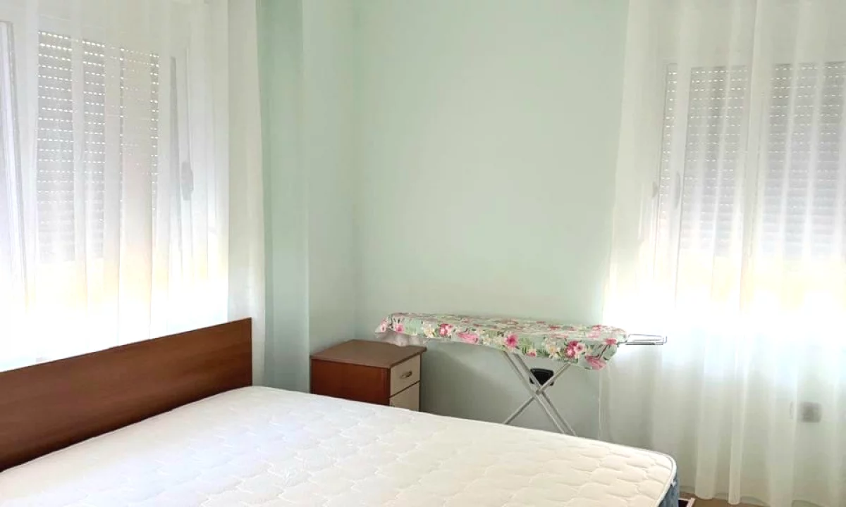 Shtepi me qera Apartament ne Tirane, 2+1, Mobilimi E mobiluar, Pagesa 550  Euro.