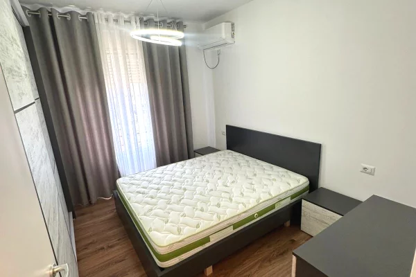 Shtepi me qera Apartament ne Tirane, 2+1, Mobilimi E mobiluar, Pagesa 550  Euro.