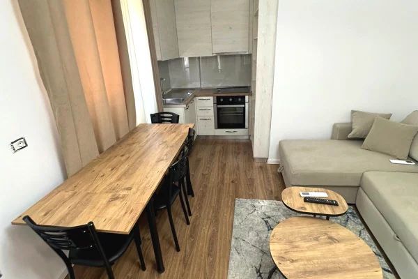 Shtepi me qera Apartament ne Tirane, 2+1, Mobilimi E mobiluar, Pagesa 550  Euro.