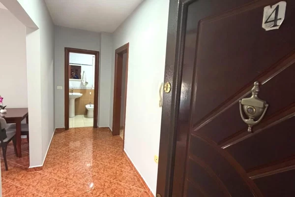 Shtepi me qera Apartament ne Tirane, 1+1, Mobilimi E mobiluar, Pagesa 45,000  Leke.
