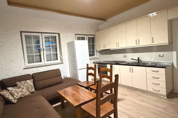 Shtepi me qera 2+1 ne Tirane - 56,000 Leke