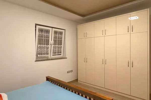 Shtepi me qera Shtepi Private ne Tirane, 2+1, Mobilimi E mobiluar, Pagesa 56,000  Leke.