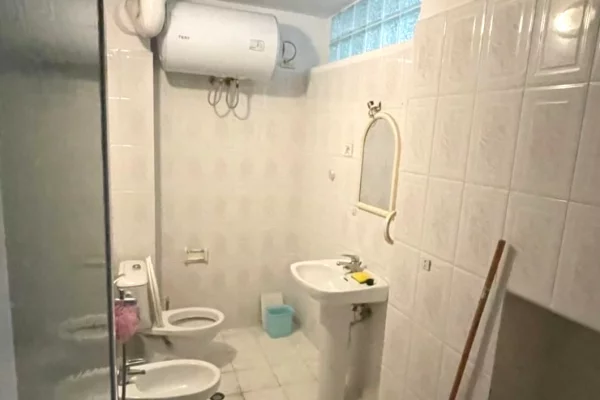 Shtepi me qera Apartament ne Tirane, 2+1, Mobilimi E mobiluar, Pagesa 50,000  Leke.