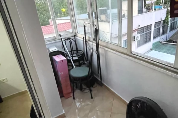 Shtepi me qera Apartament ne Tirane, 2+1, Mobilimi E mobiluar, Pagesa 50,000  Leke.