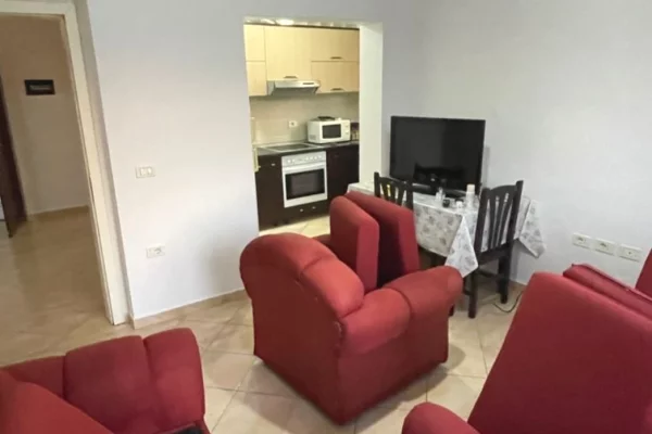 Shtepi me qera Apartament ne Tirane, 2+1, Mobilimi E mobiluar, Pagesa 50,000  Leke.