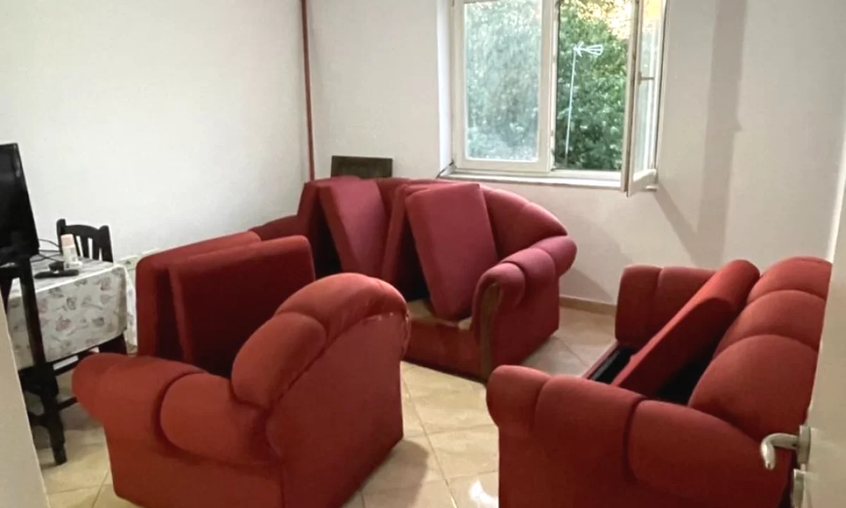 Shtepi me qera Apartament ne Tirane, 2+1, Mobilimi E mobiluar, Pagesa 50,000  Leke.