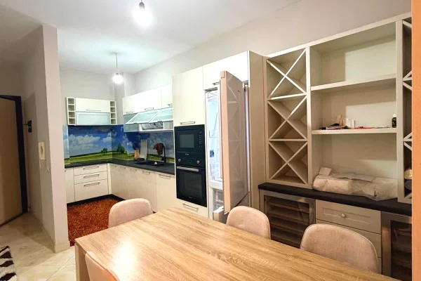 Shtepi me qera Apartament ne Tirane, 2+1, Mobilimi E mobiluar, Pagesa 49,000  Leke.