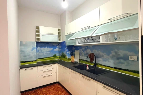 Shtepi me qera Apartament ne Tirane, 2+1, Mobilimi E mobiluar, Pagesa 49,000  Leke.