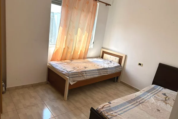 Shtepi me qera Apartament ne Tirane, 2+1, Mobilimi E mobiluar, Pagesa 60,000  Leke.