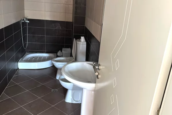 Shtepi me qera Apartament ne Tirane, 2+1, Mobilimi E mobiluar, Pagesa 60,000  Leke.