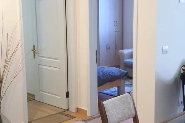 Shtepi me qera Apartament ne Tirane, 2+1, Mobilimi E mobiluar, Pagesa 75,000  Leke.