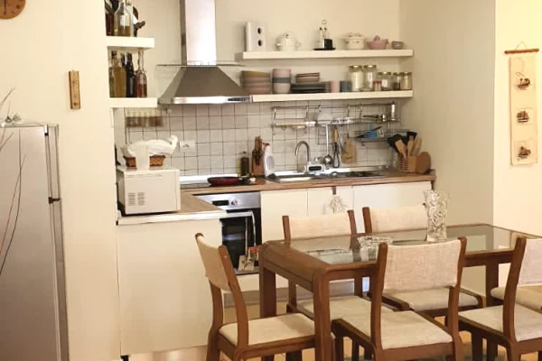 Shtepi me qera Apartament ne Tirane, 2+1, Mobilimi E mobiluar, Pagesa 75,000  Leke.