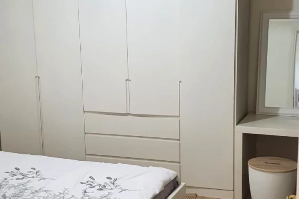 Shtepi me qera Apartament ne Tirane, 2+1, Mobilimi E mobiluar, Pagesa 75,000  Leke.